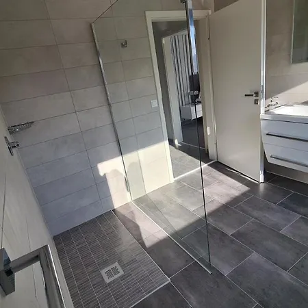 Apartment Plenus Airport Arsterdamm *